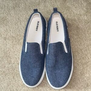 Old Navy slide on sneaker Size 6